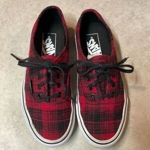 Vans women’s flannel scotch plaid tie sneakers. Size 5.5